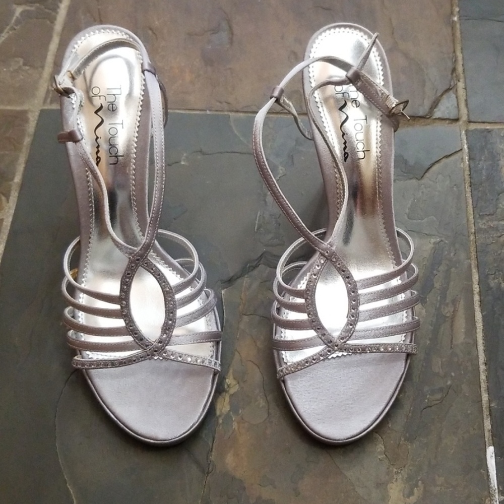NWOT Touch of Nina Silver Heels, 8.5 M